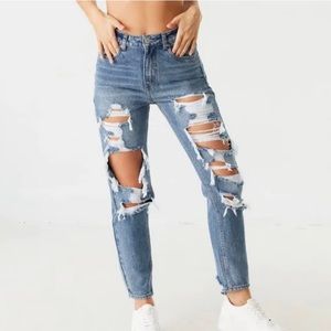 acid wash jeans. Mom style by refuge